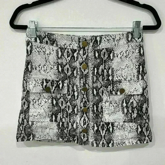 Snake skin skirt - Picture 2 of 4